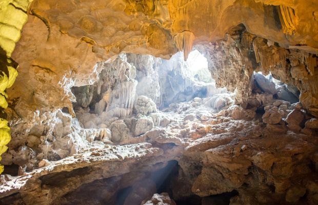 Natural light inside Thien Cung Cave